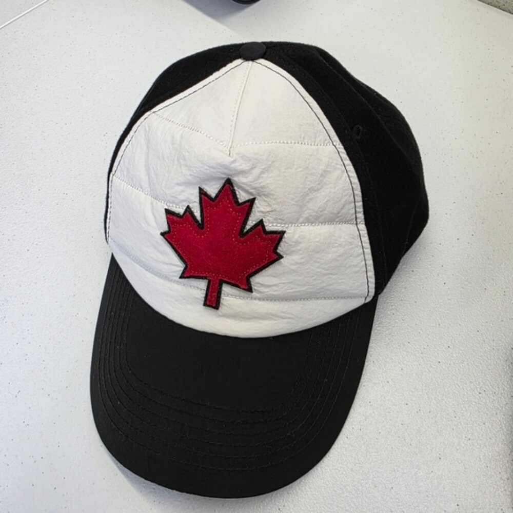 HBC La baie D'Hudson Cap with canadian maple leaf